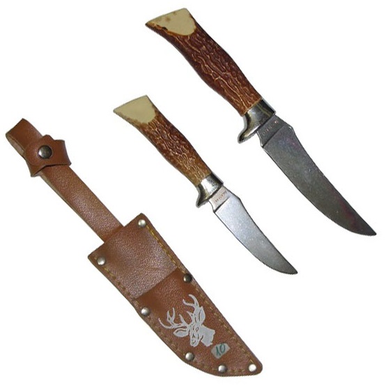 Coppia di coltelli da caccia cervo da collezione con fodero .