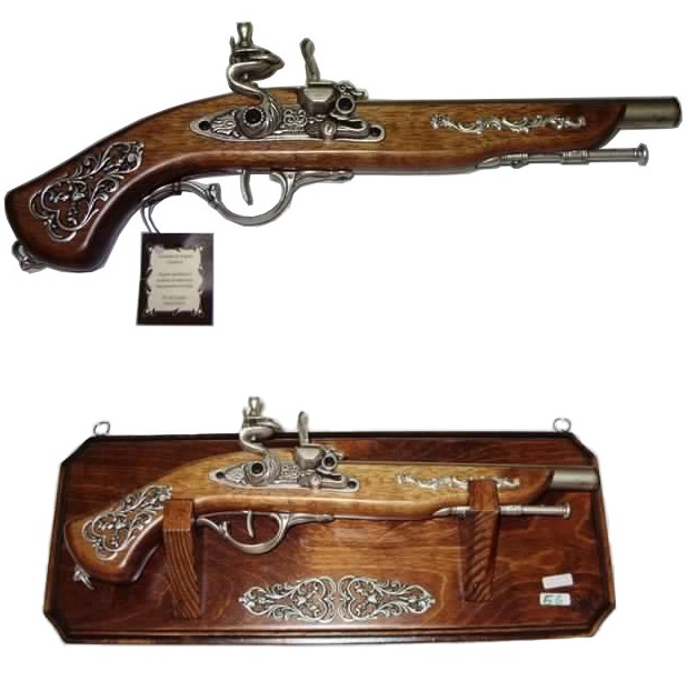 Pistola ad acciarino del xv secolo placcata in argento - replica storica inerte di pistola a pietra focaia da collezione in argento con espositore da parete - prodotta in italia.