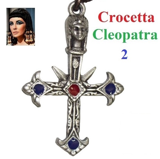 Ciondolo crocetta cleopatra modello 2 - ciondolo a croce con testa della regina egiziana cleopatra color argento e colorata a smalto rosso e blu - prodotto in italia.