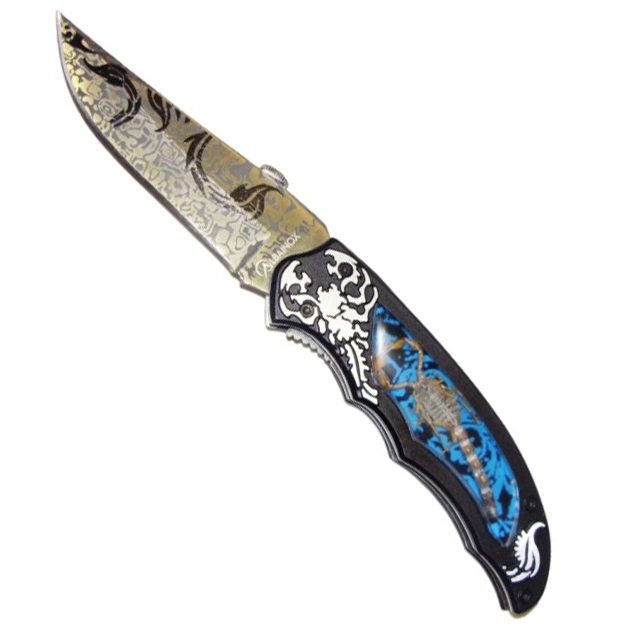 Coltello serramanico skorpion 3d - coltello con lama mobile damascata e simboli dello scorpione.