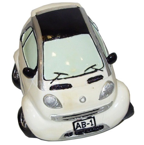Salvadanaio smart bianca - miniatura salvadanaio da collezione di automobile smart di colore bianco .