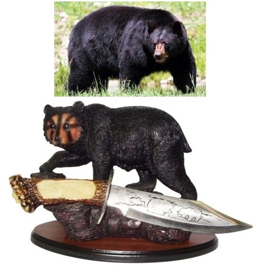 Coltello grizzly  - pugnale fantasy da collezione di cacciatore di montagna con orsi incisi su lama ed espositore da tavolo a forma di orso nero.
