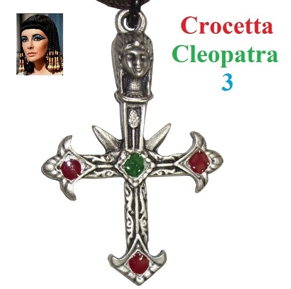 Ciondolo crocetta cleopatra modello 3 - ciondolo a croce con testa della regina egiziana cleopatra color argento e colorata a smalto rosso e verde - prodotto in italia.